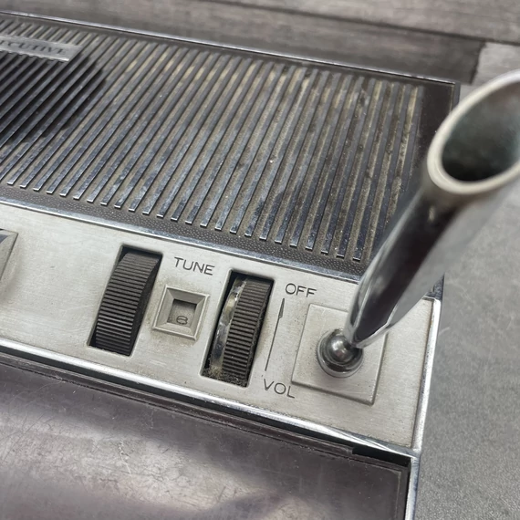 Executive vintage asztali rádió, írószer és névjegykártya tartó