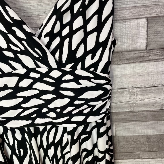 Fekete-fehér mintás női ruha 40