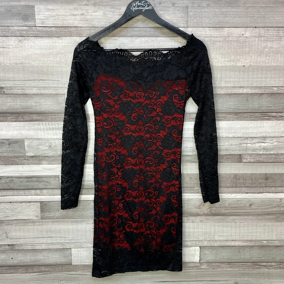 Olasz fekete-piros csipke alkalmi ruha S