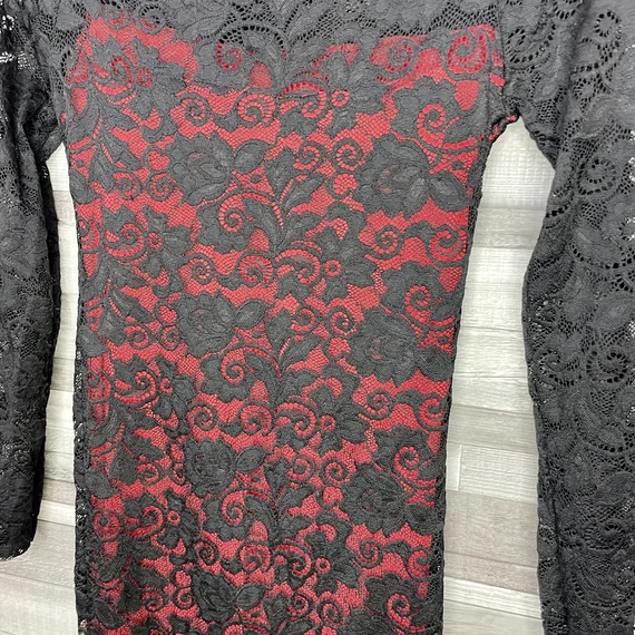 Olasz fekete-piros csipke alkalmi ruha S