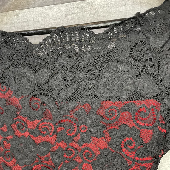 Olasz fekete-piros csipke alkalmi ruha S