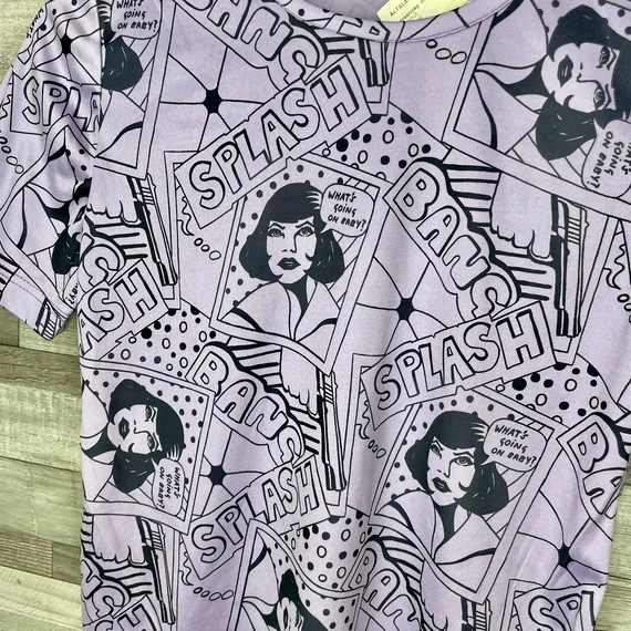 Lila képregénymintás női felső S