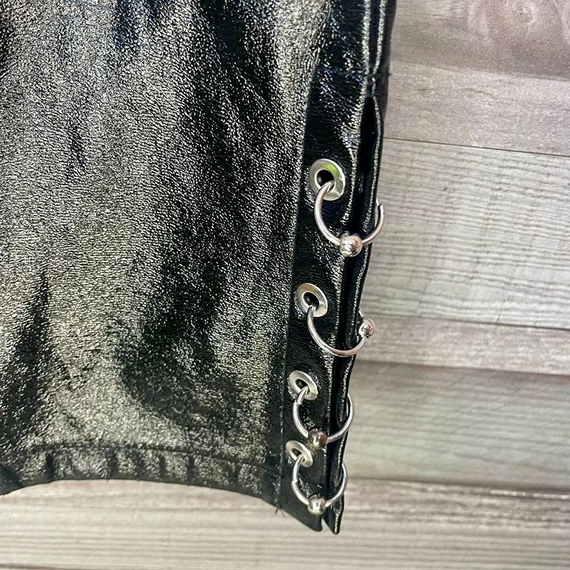 Mango lakkbőr hatású fekete női nadrág 34