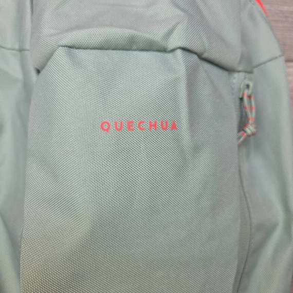 Decathlon Quechua 10 literes zöld túrahátizsák