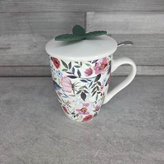 Tavaszi mintás kerámia bögre fém teaszűrő betéttel