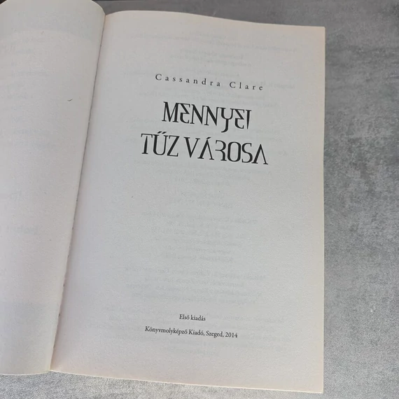 Cassandra Clare: A végzet ereklyéi ötödik és hatodik rész, könyv szett