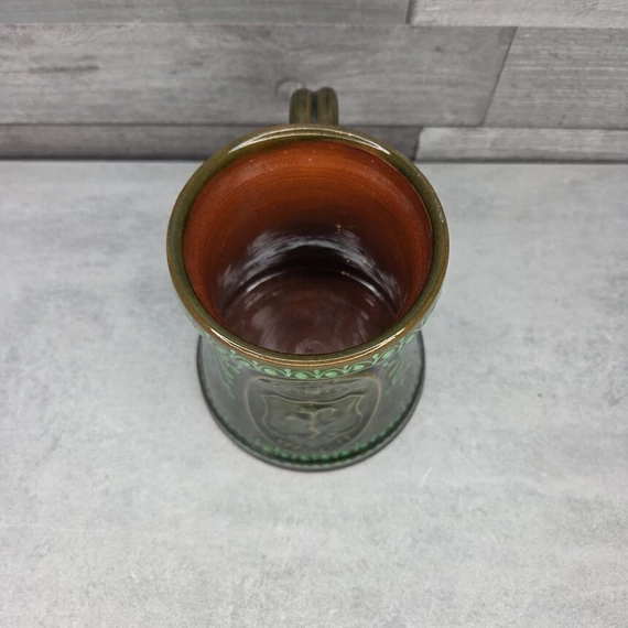 Kerámia korsó zöld mintával, Kecskemét címerével