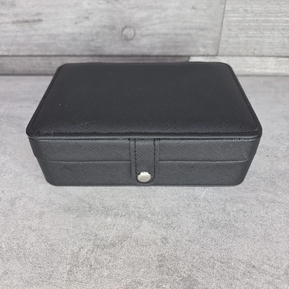 Műbőr ékszertartó doboz