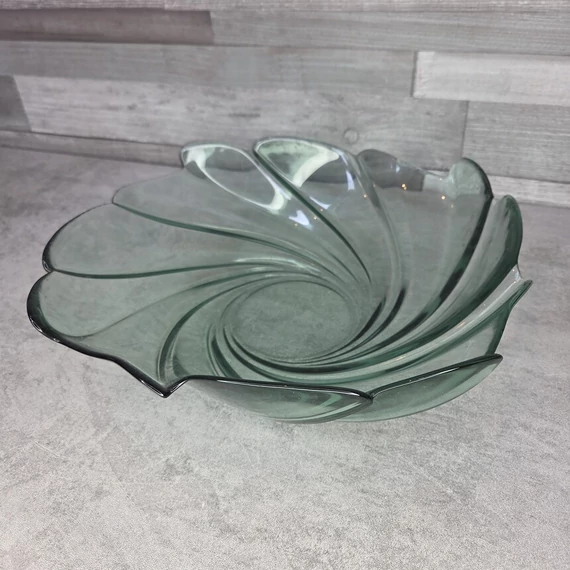Vintage francia Arcoroc zöld üveg örvénytál