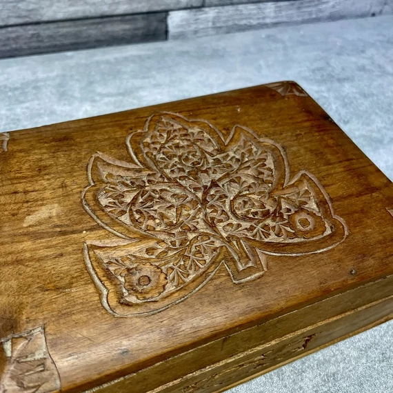 Fa kézműves ládika rejtett zárral