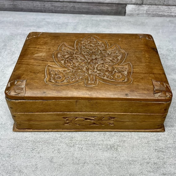 Fa kézműves ládika rejtett zárral