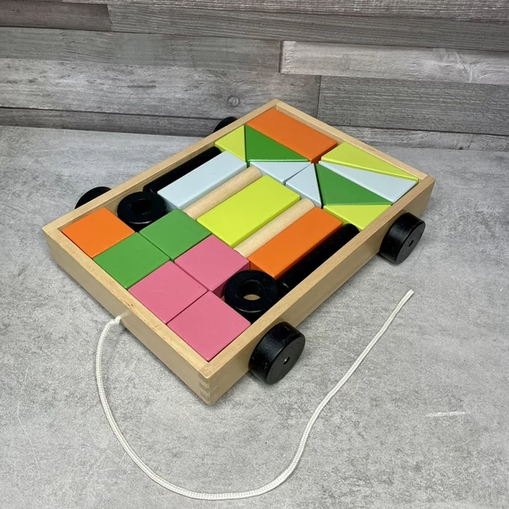 IKEA fa építőkockás autó