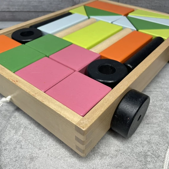 IKEA fa építőkockás autó