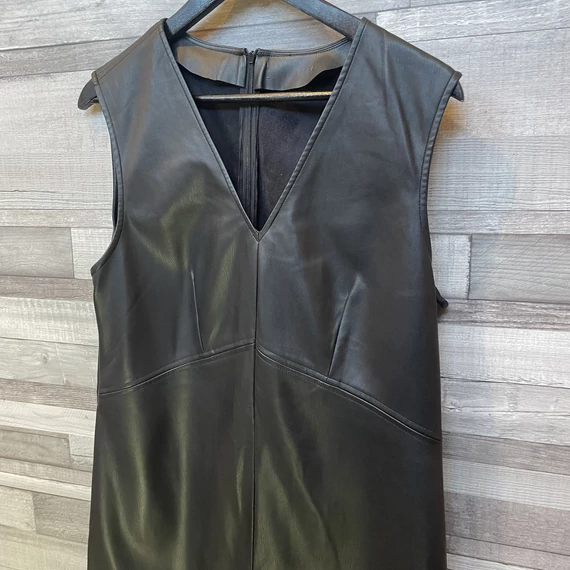 Elegáns fekete műbőr ruha 44-46