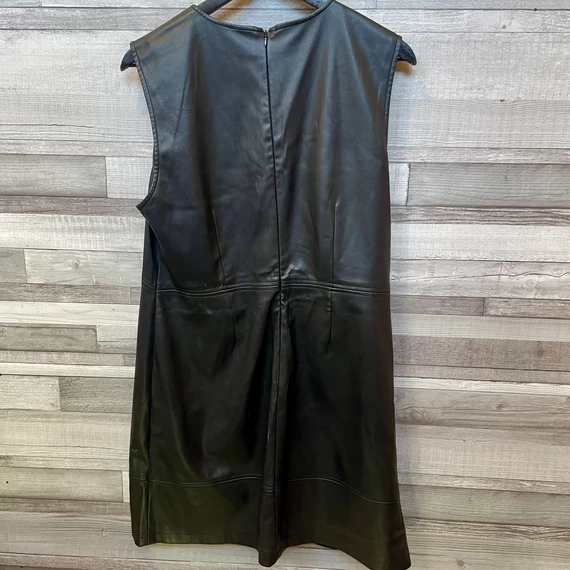 Elegáns fekete műbőr ruha 44-46