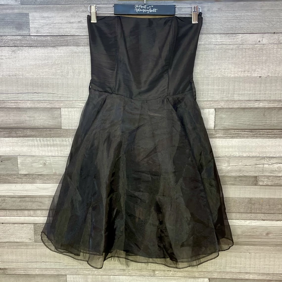 Olasz fekete pánt nélküli tüllös ruha S