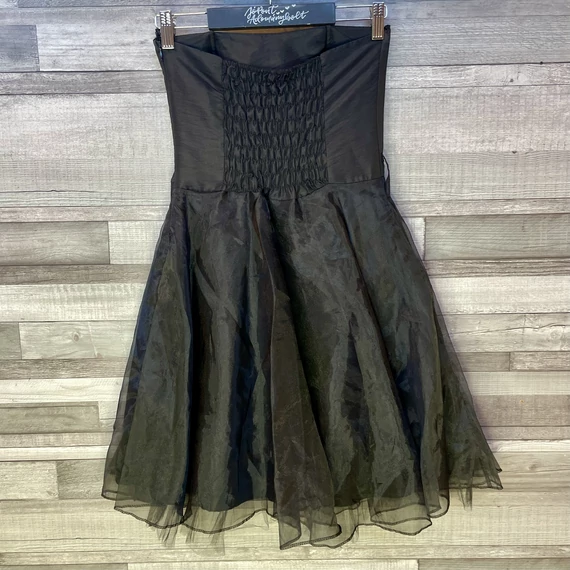 Olasz fekete pánt nélküli tüllös ruha S