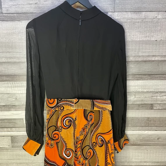 Fekete-narancssárga mintás női hosszú ruha 36