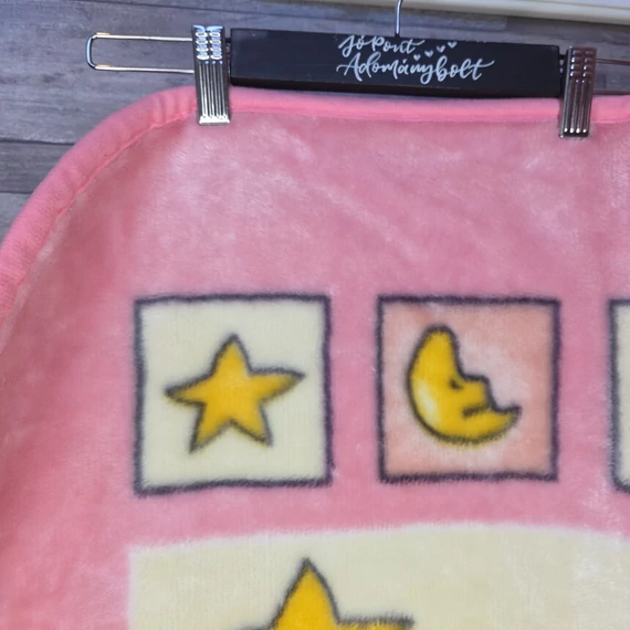 Rózsaszín maci mintás babatakaró