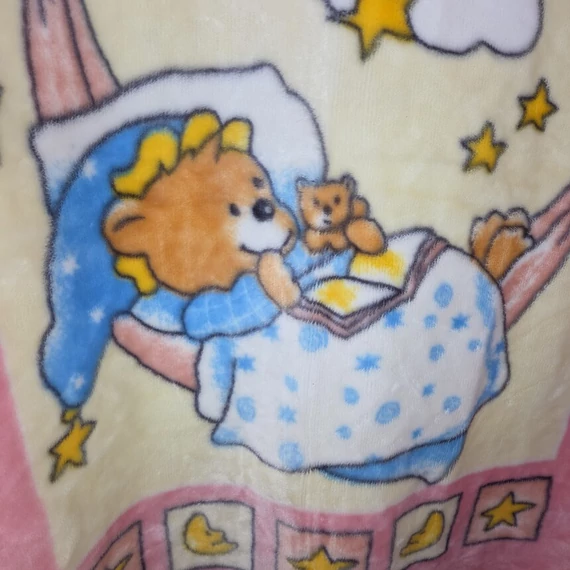 Rózsaszín maci mintás babatakaró