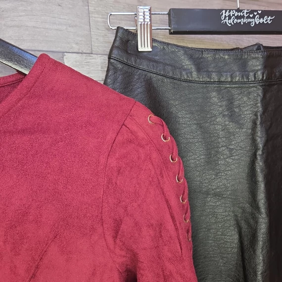 H&M Divided műbőr szoknya és bordó velúr anyagú női felső szett, XS-S