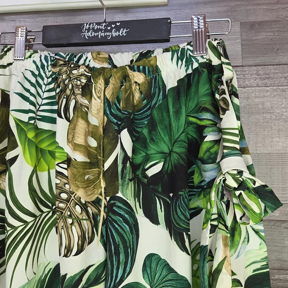 Amisu sötétkék ujjatlan női blúz és növény mintás bő szárú nadrág szett, XS-S