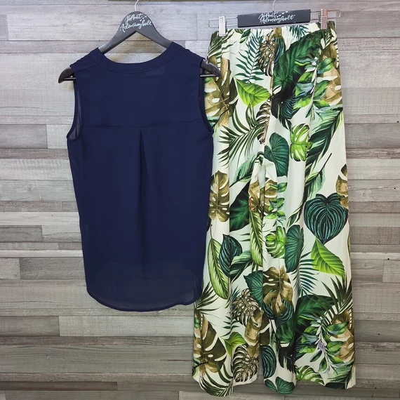 Amisu sötétkék ujjatlan női blúz és növény mintás bő szárú nadrág szett, XS-S