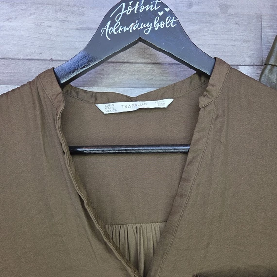 Zara méregzöld női blúz és Bershka bőr hatású miniszoknya szett, S-M