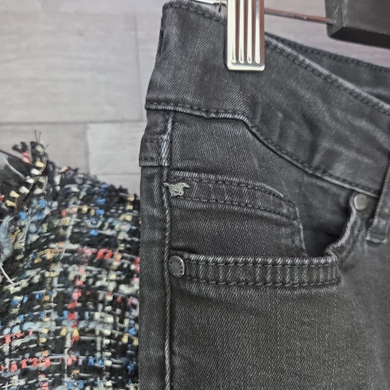 Zara szőttes hatású női felső és Mustang fekete farmernadrág szett, S-M