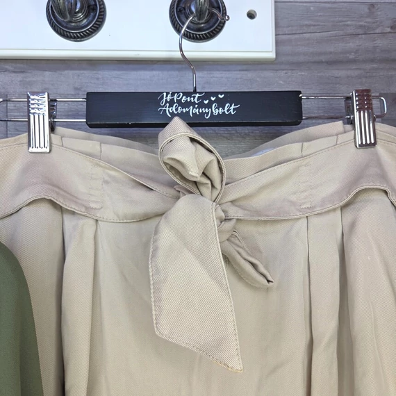 H&M bézs szoknya és lágy esésű zöld blúz szett, XL