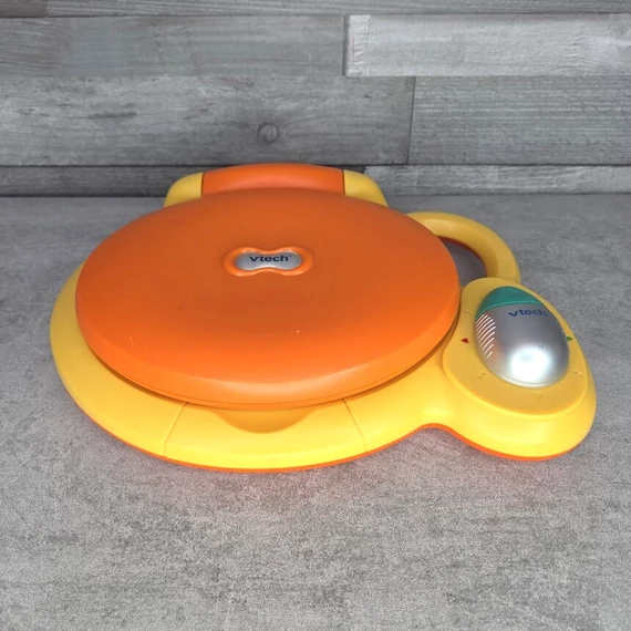 V-tech angol nyelvű játék laptop gyerekeknek