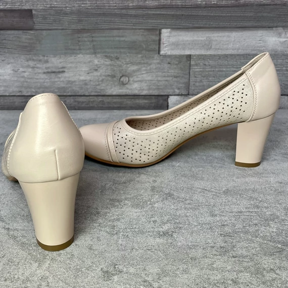 Chuangen bézs-gyöngyház magassarkú cipő 38