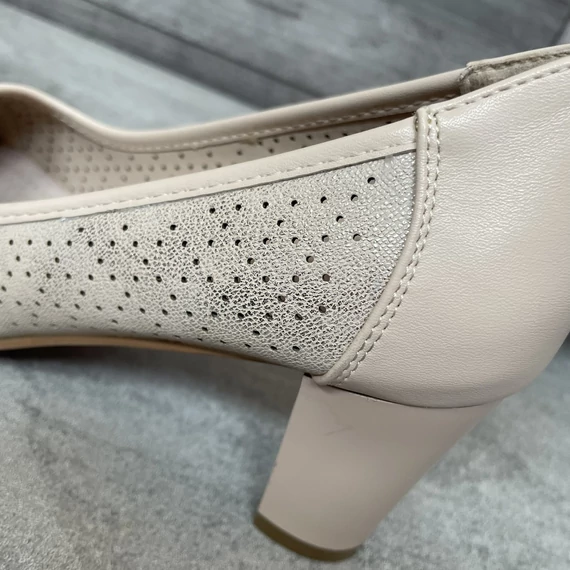 Chuangen bézs-gyöngyház magassarkú cipő 38