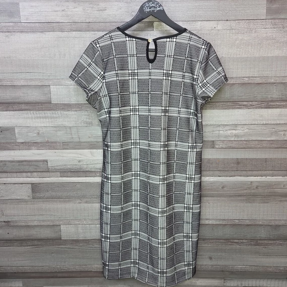 Fekete-fehér geometriai mintás rövidujjú női ruha, L