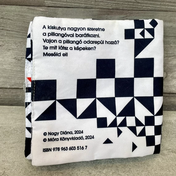 Móra: Kontrasztos babakönyv: Babageometria, egyenesek, csörgő-zörgő babajáték