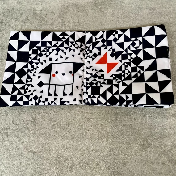 Móra: Kontrasztos babakönyv: Babageometria, egyenesek, csörgő-zörgő babajáték