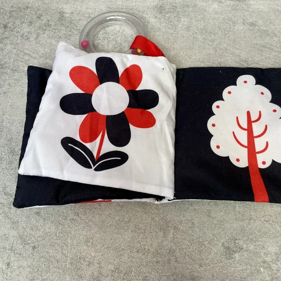 Kontrasztos babakönyv: Kert, csörgő-zörgő babajáték