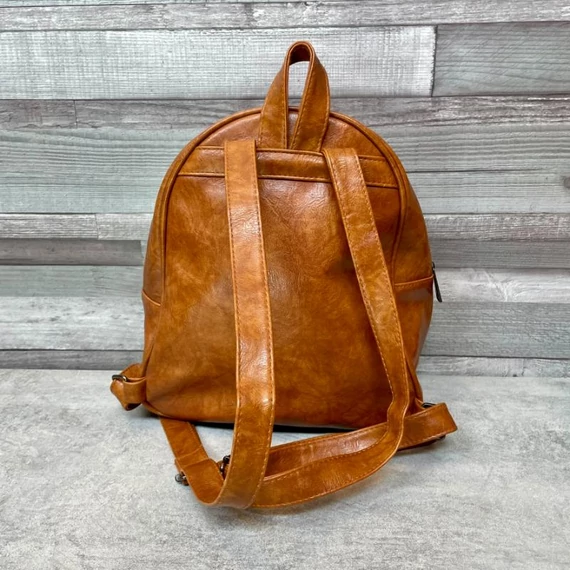 Barna műbőr hátizsák