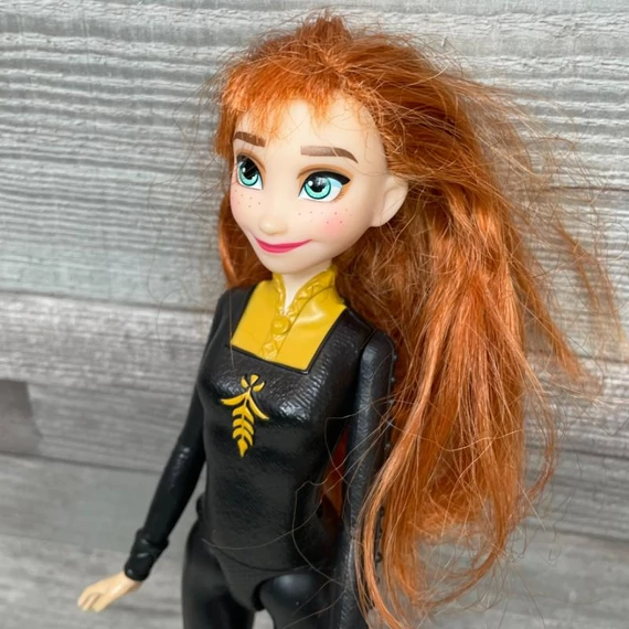 Hasbro Frozen Jégvarázs Anna Barbie baba játék