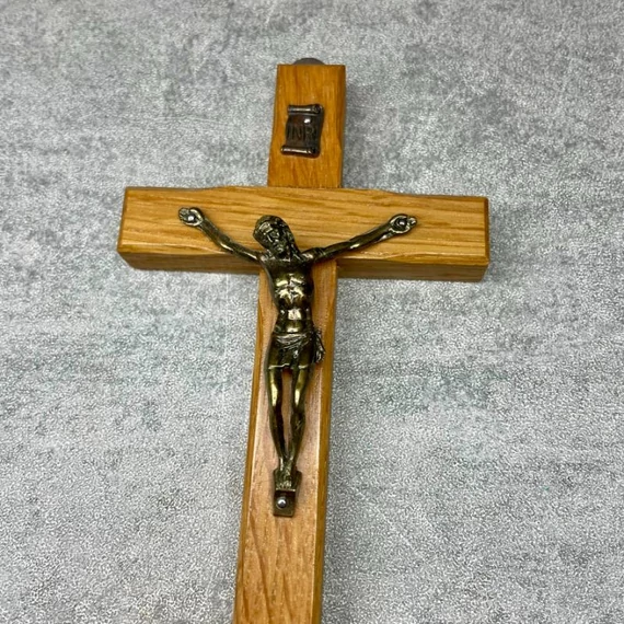 Kis fali fa feszület, kereszt