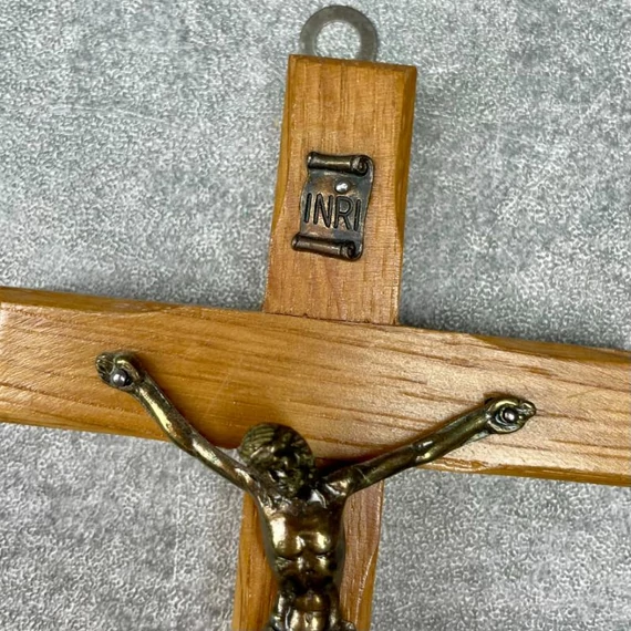 Kis fali fa feszület, kereszt