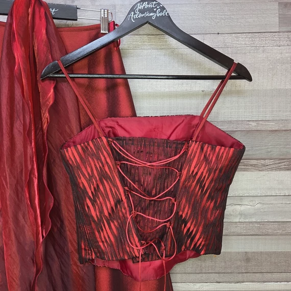 Bordó női báli ruha fűzős felsővel, stólával, S