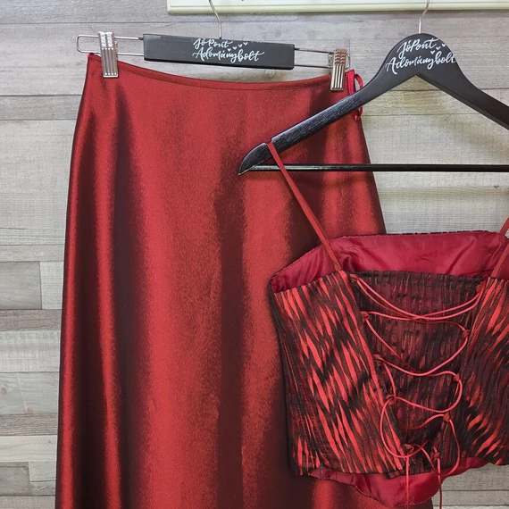 Bordó női báli ruha fűzős felsővel, stólával, S