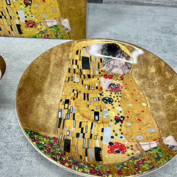 Gustav Klimt A Csók aranyozott porcelán teás szett díszdobozban