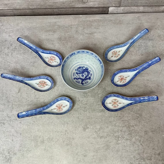 Kínai rizsszem mintás porcelán tányér kanalakkal