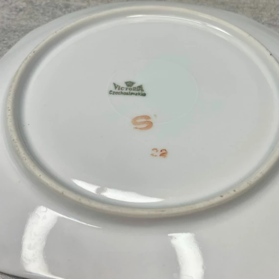 Victoria Czechoslovakia zöld virágos porcelán kistányér szett