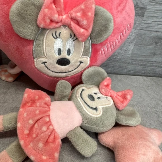 Disney Baby Minnie Mouse egér rózsaszín zenélő játék, mackós csörgő babajáték szett