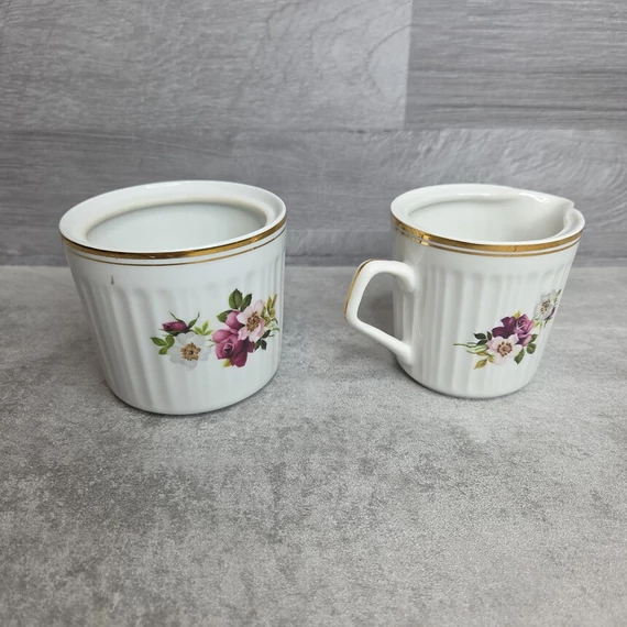 Hollóházi porcelán virágmintás cukortartó és tejkiöntő