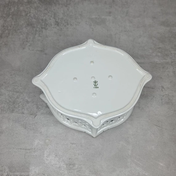 Wallendorf áttört falú porcelán kosár
