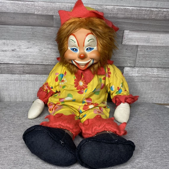 Retro vöröshajú színes bohóc